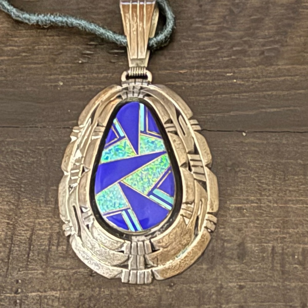 Elegant Silver and Blue Pendant Necklace